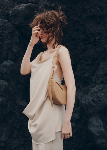 Sac Polène Numéro Dix en cuir grainé beige — Maroquinerie Polène Paris