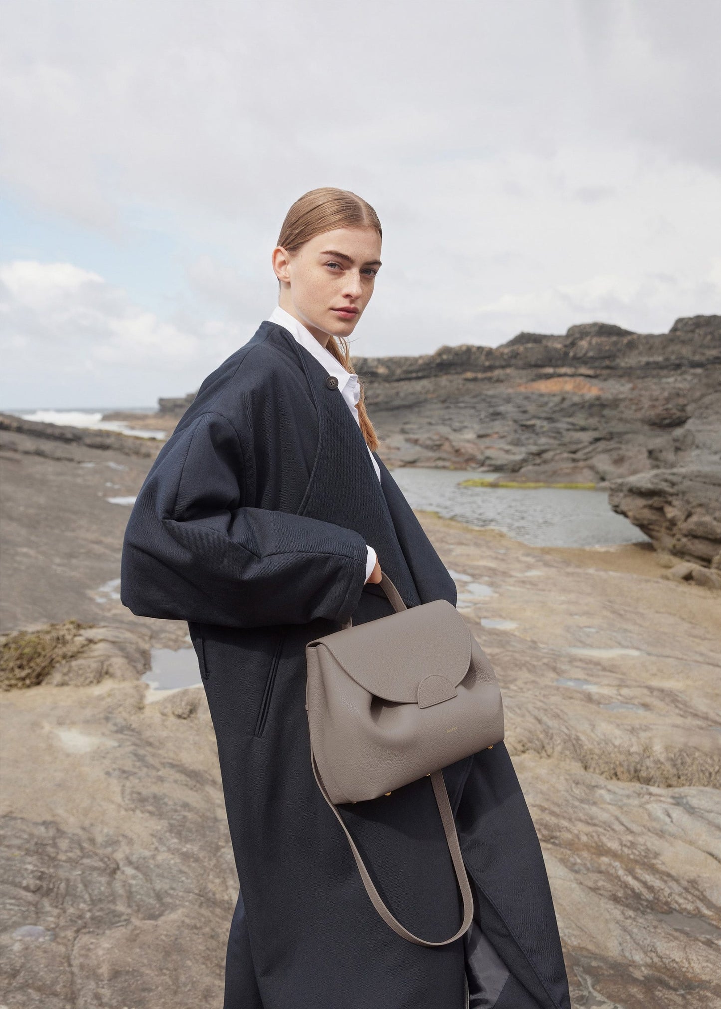 Numéro Un – Gris texturé