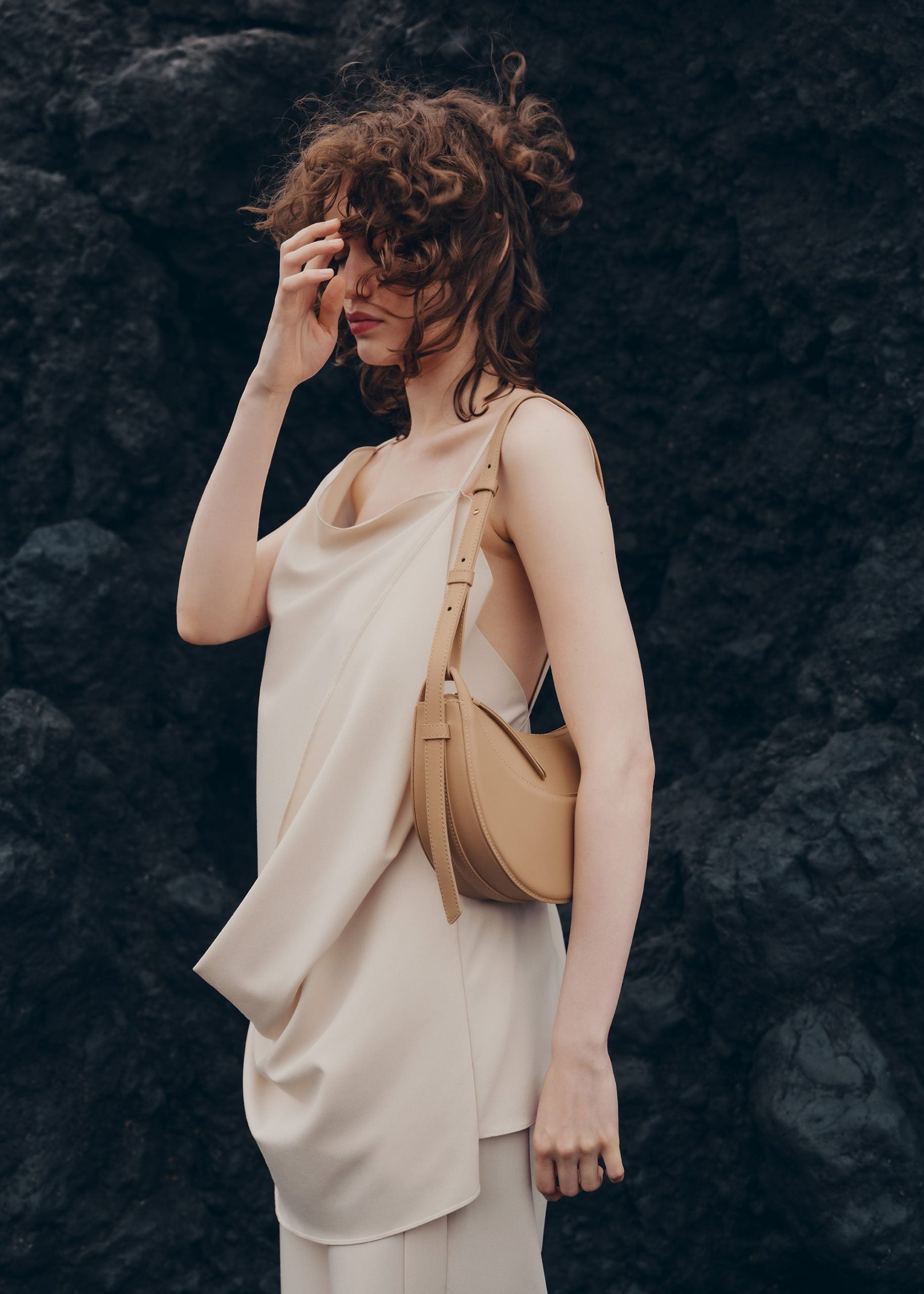 Sac Polène Numéro Dix en cuir grainé beige — Maroquinerie Polène Paris
