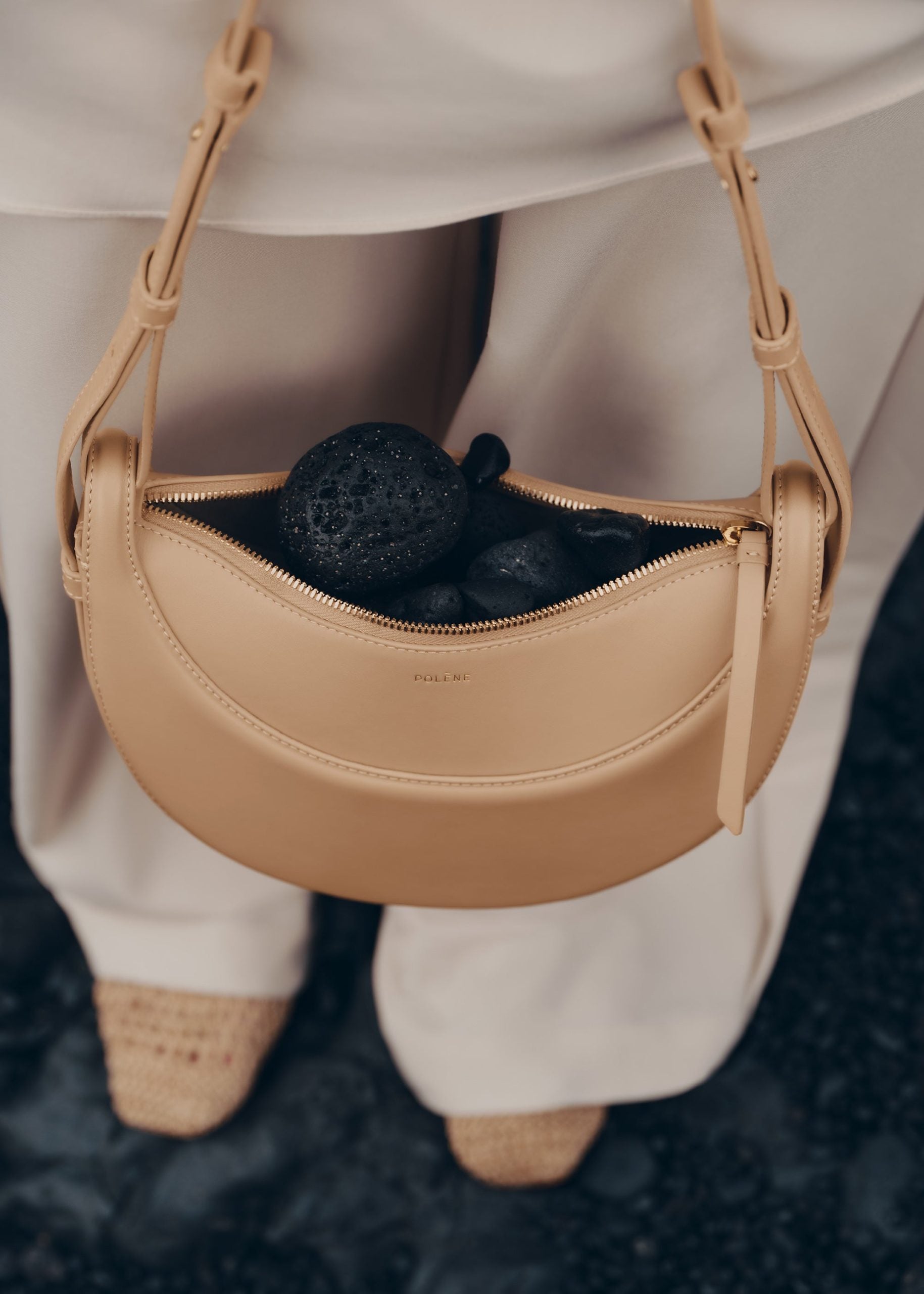 Sac Polène Numéro Dix en cuir grainé beige — Maroquinerie Polène Paris