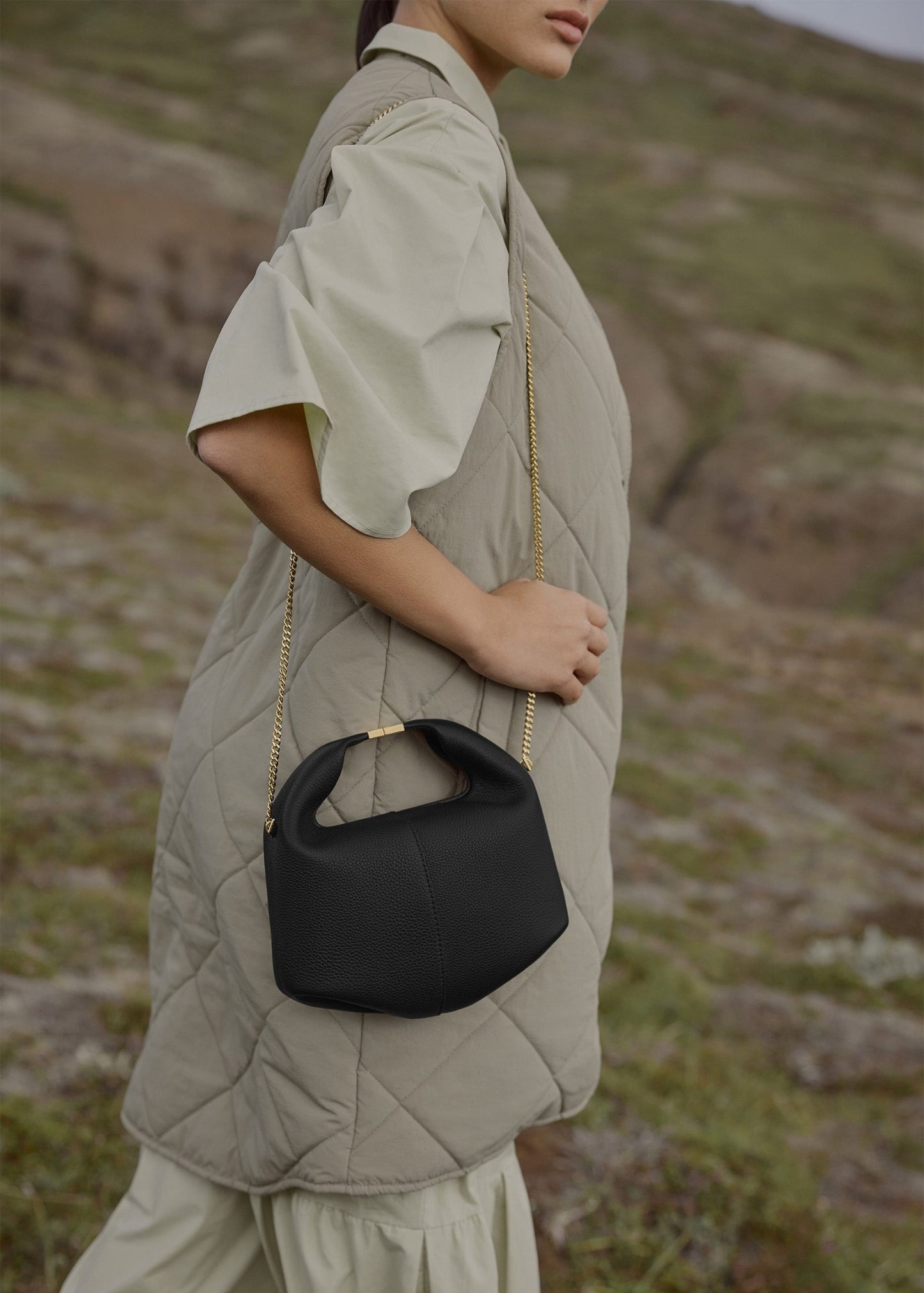 Béri – Chaîne noire texturée