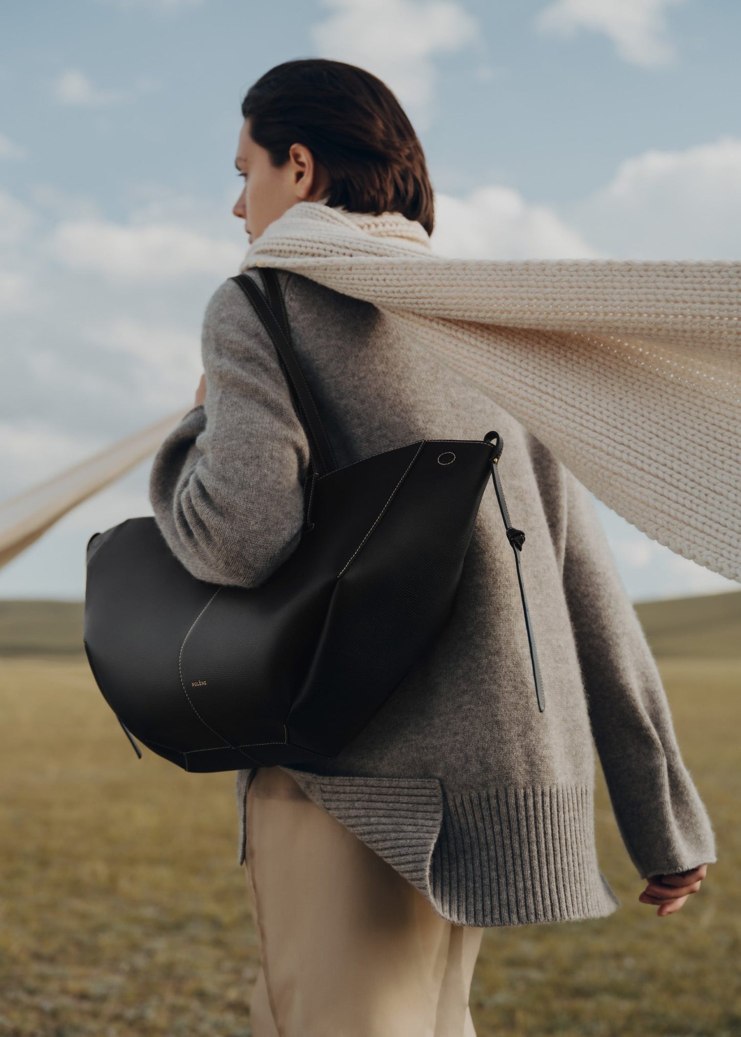 Cyme – Noir texturé avec coutures écrues