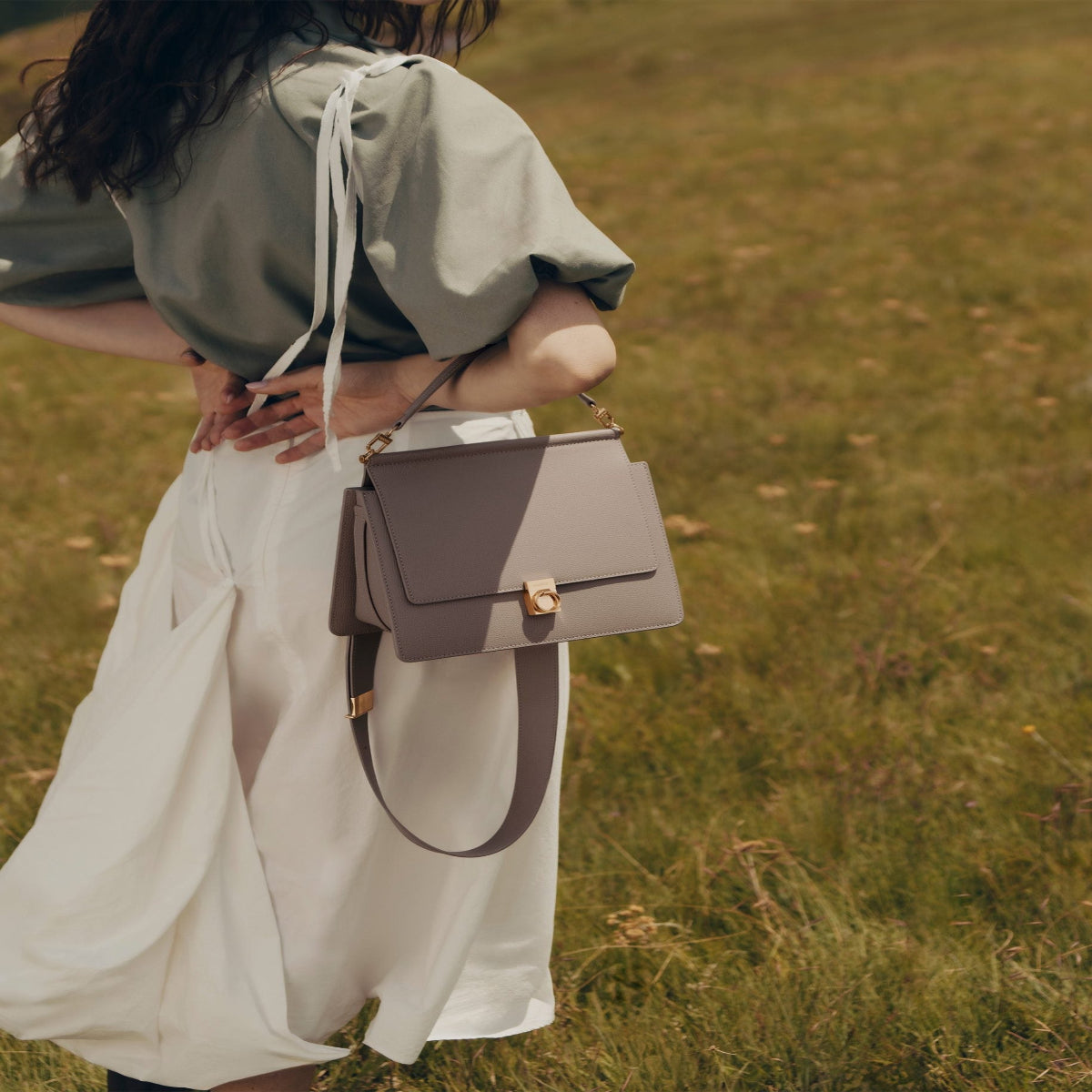 Sac Polène Béri en cuir [matière] [couleur] — Maroquinerie Polène Paris.